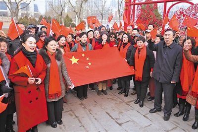 <p>　　2019年3月2日，銀川市寶湖公園，各族群眾一起歌唱《我和我的祖國(guó)》。（資料圖片）</p>