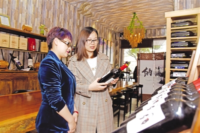 <p>　　紅寺堡葡萄酒深受福建省德化縣消費者青睞。　　　　　　　　　　　　　　　　　　　　　　　　　　　　　　　　　　　　　　　　　　　　　　　　　（福建省德化縣委宣傳部供圖）</p>