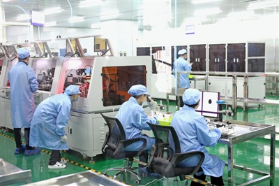 <p>　　九天智能科技（寧夏）有限公司車間。　　　　　　　　　　　　　　　　　　　　　　　　　　　　　　　　　　　　　　　　　　　　　　　　　　　　　　　　　　本報記者　朱立楊　　攝</p>
