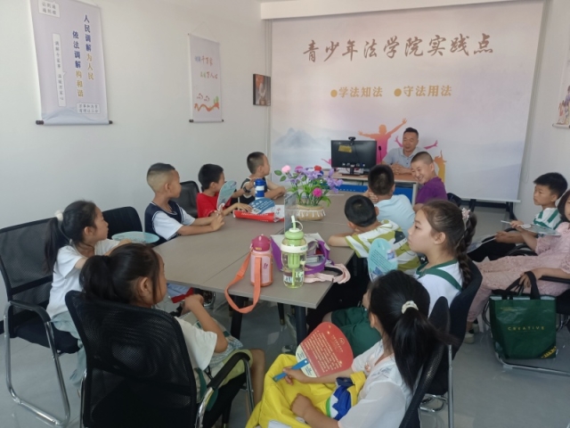 幸福生活的石嘴山答卷·公共服務(wù)丨新世紀(jì)社區(qū)青少年法學(xué)院實踐點開展“法治小課堂”活動
