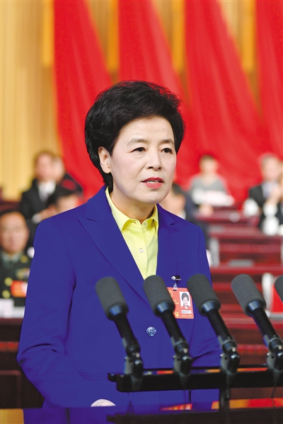 <p>　　1月11日，自治區主席咸輝向大會作政府工作報告。</p><p>　　本報記者　王鼎　攝</p>