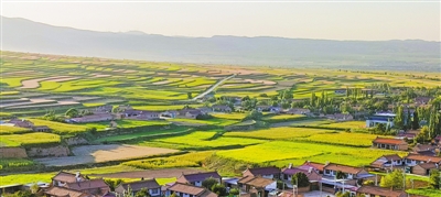 <p>　　南華山下田園風光</p>