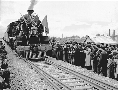 <p>　　1964年10月1日，銀新鐵路正式通車。</p><p>　　買世杰　攝</p>