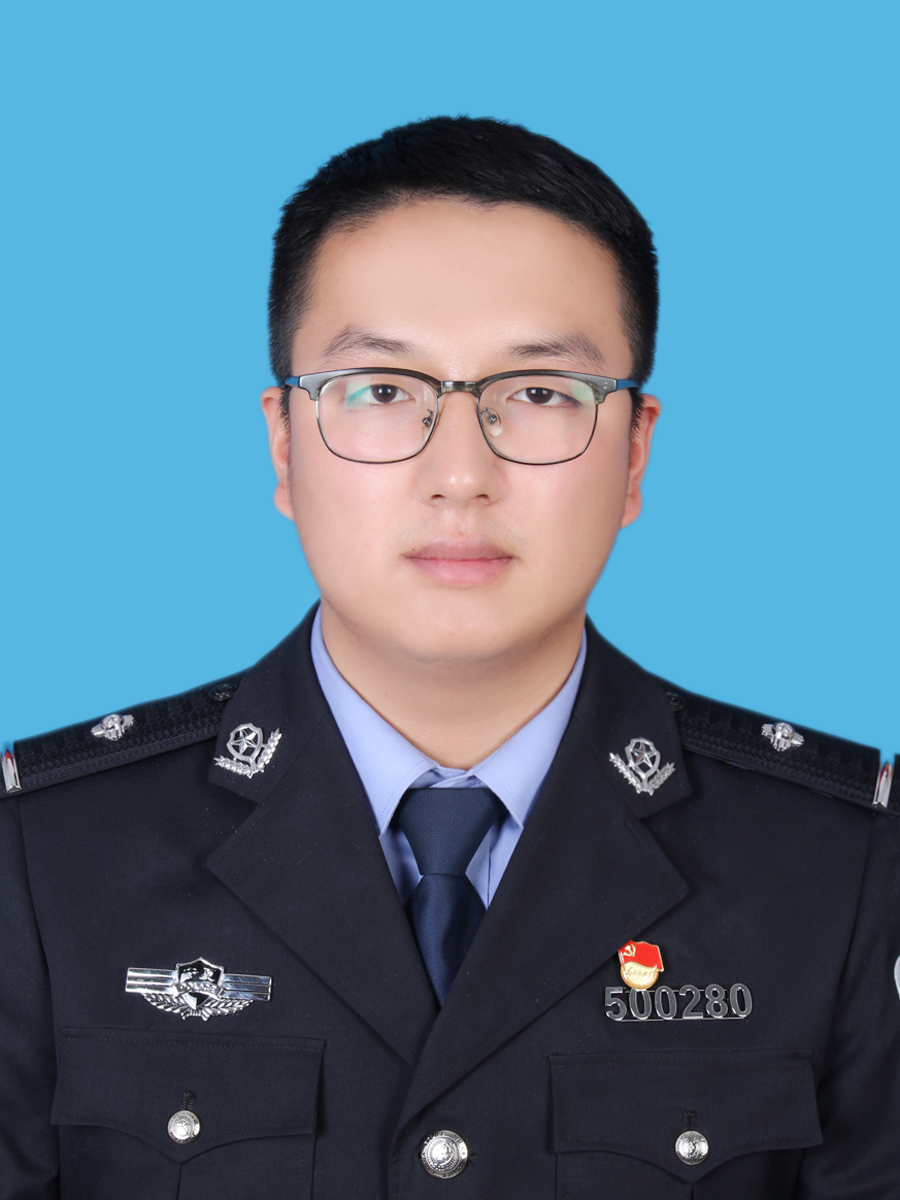 汪坤.jpg