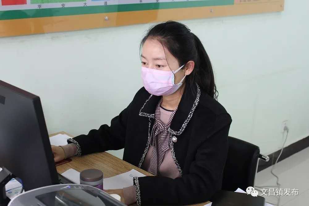 沙坡頭區(qū)文昌鎮(zhèn)黃河花園社區(qū)網(wǎng)格員張盈春 (3).jpg