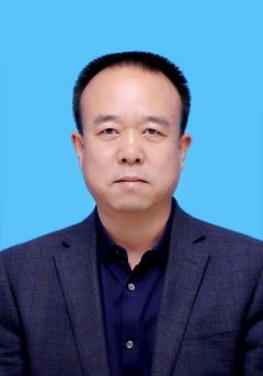 26何 剛.jpg