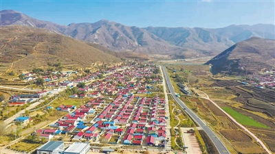 <p>　　六盤山下的隆德縣觀莊鄉前莊村如今已成鄉村旅游的網紅打卡地。</p>