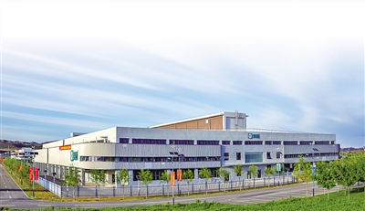 <p>　　2020年銀川經開區育成中心共5期建筑面積59萬平方米，入駐企業300多家。</p>
