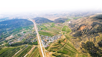 <p>　　俯瞰楊嶺村。</p>