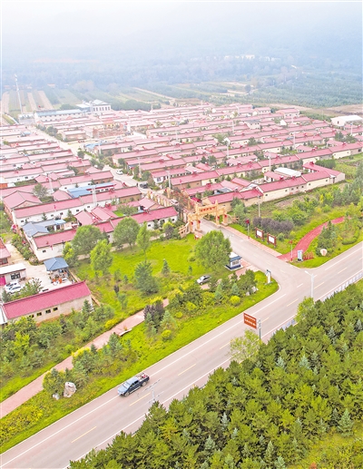     依托六盤山國家森林公園、老龍潭景區等生態資源，涇源縣大力發展農家樂，帶動村民增收致富。