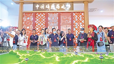     8月24日，記者一行走進“中國瑤醫藥之鄉”廣西來賓市金秀瑤族自治縣。