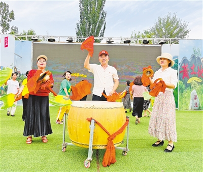 黃土地文化藝術團演出現場。